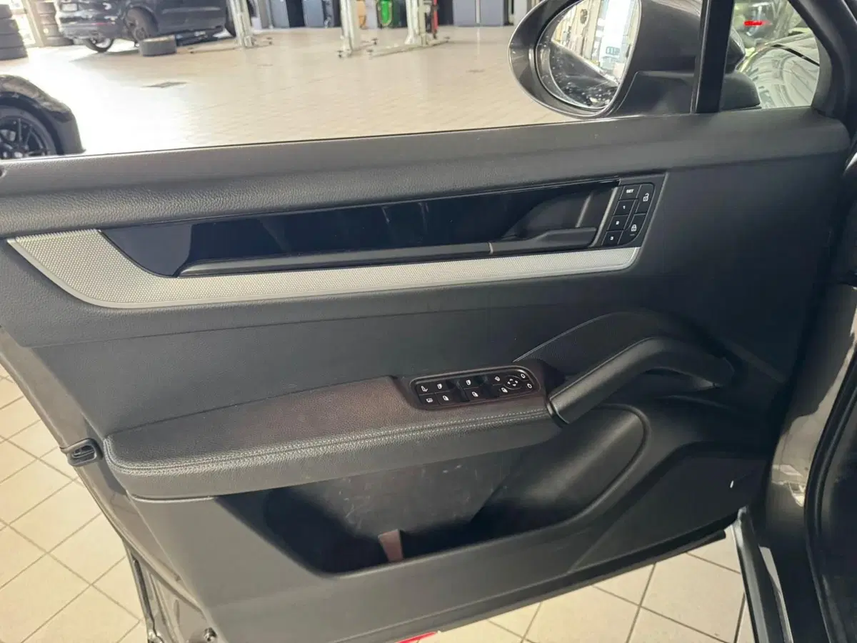 Porsche Cayenne usata a Firenze (11)