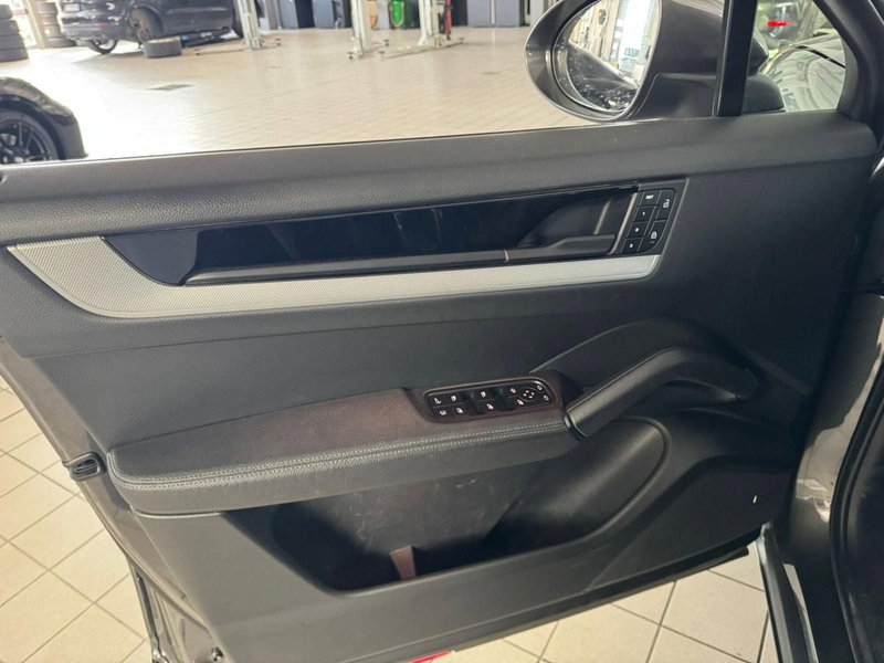 Porsche Cayenne usata a Firenze (11)