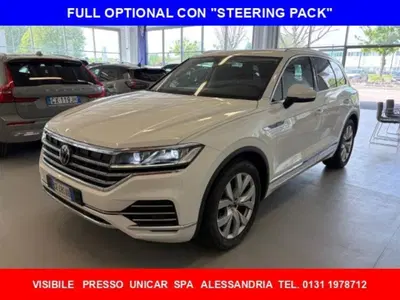 Volkswagen Touareg 3.0 V6 tdi scr R-Line Final Edition 231cv auto del 2021 usata a Alba
