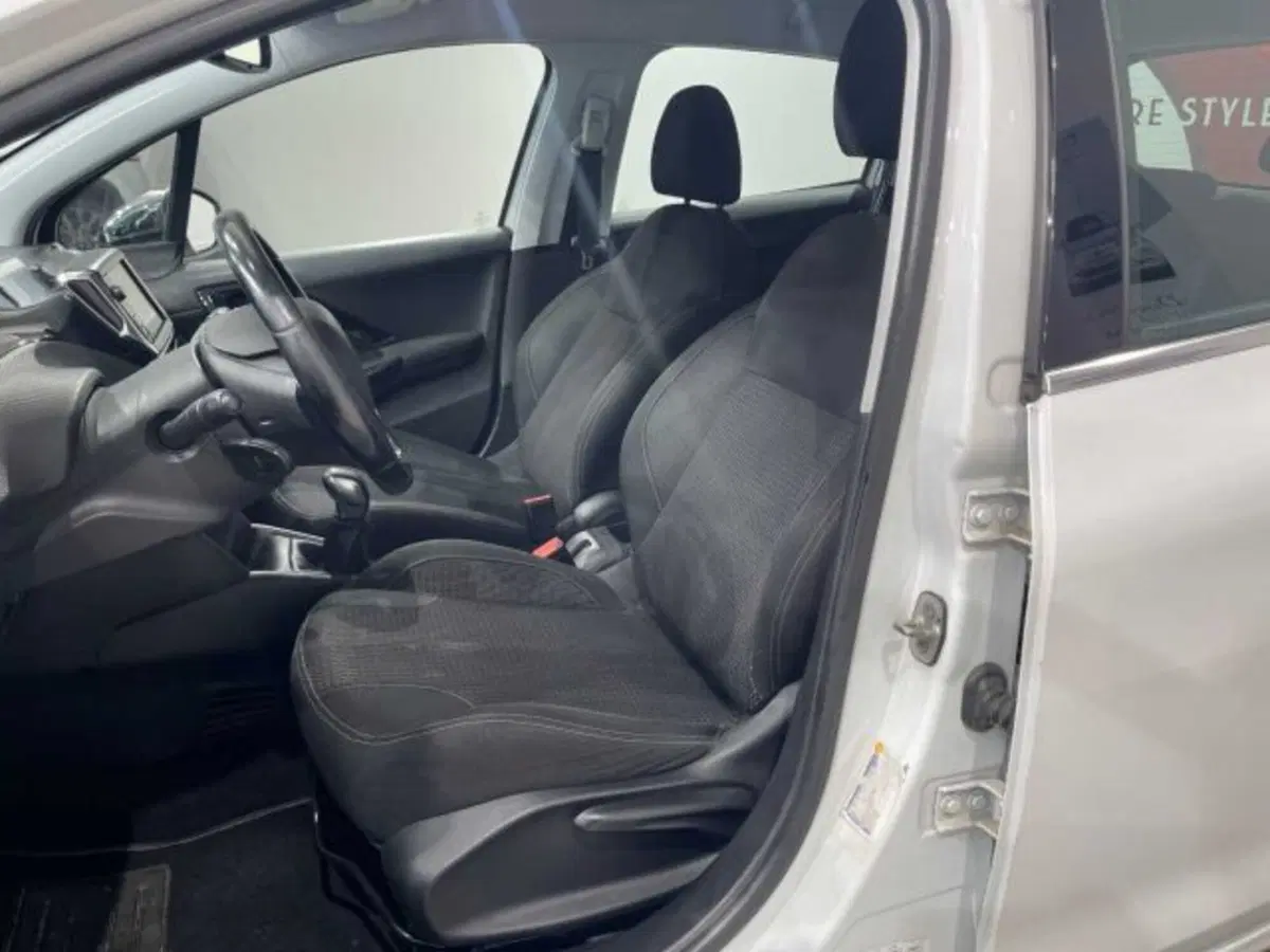 Peugeot 208 usata a Sondrio (10)