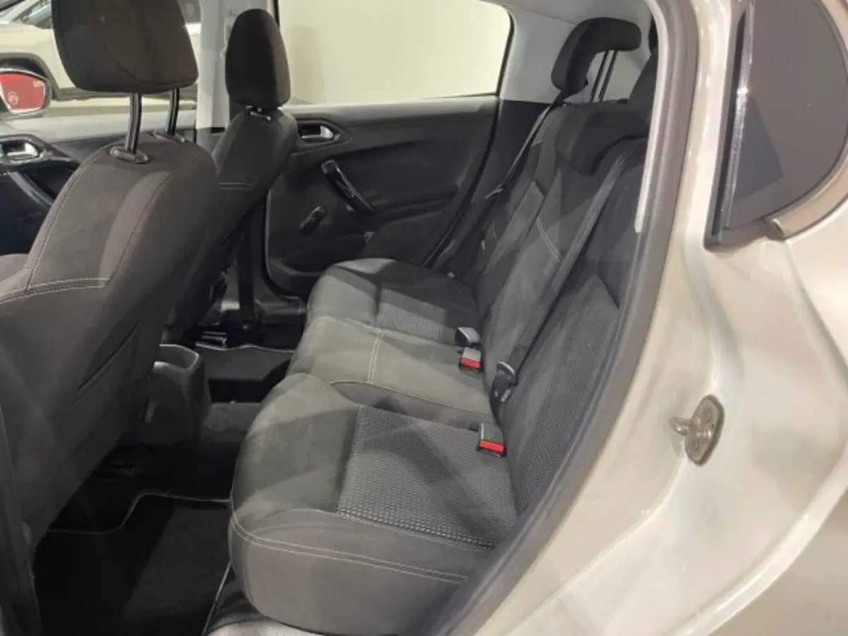 Peugeot 208 usata a Sondrio (11)