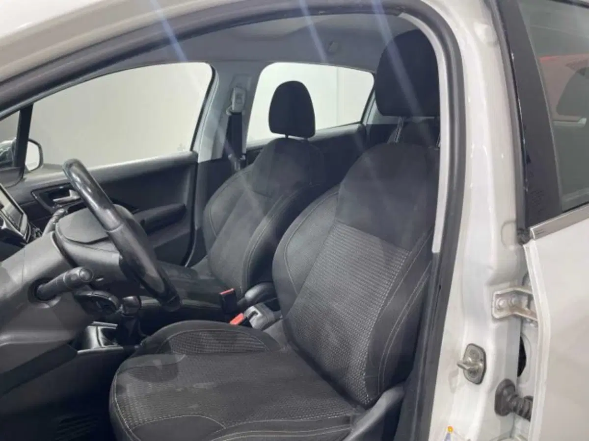 Peugeot 208 usata a Sondrio (20)