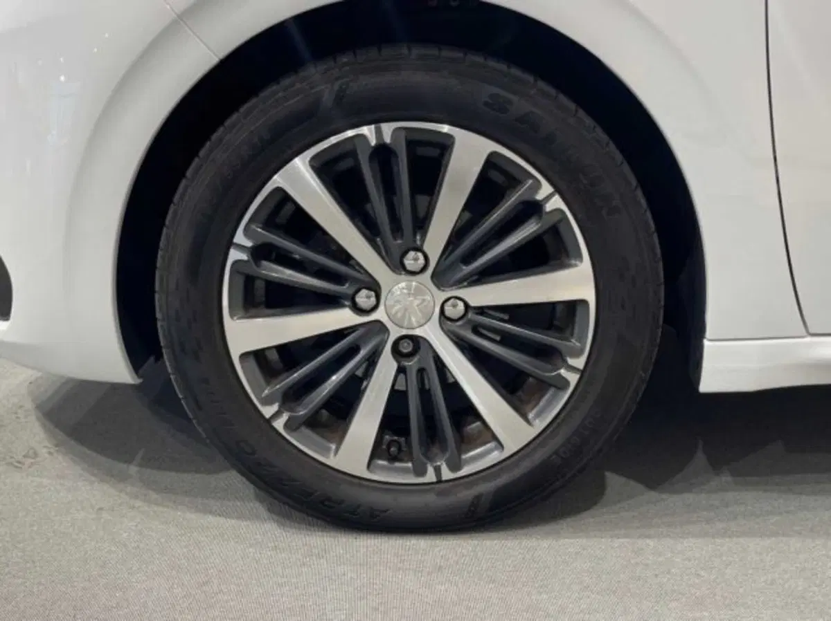 Peugeot 208 usata a Sondrio (9)