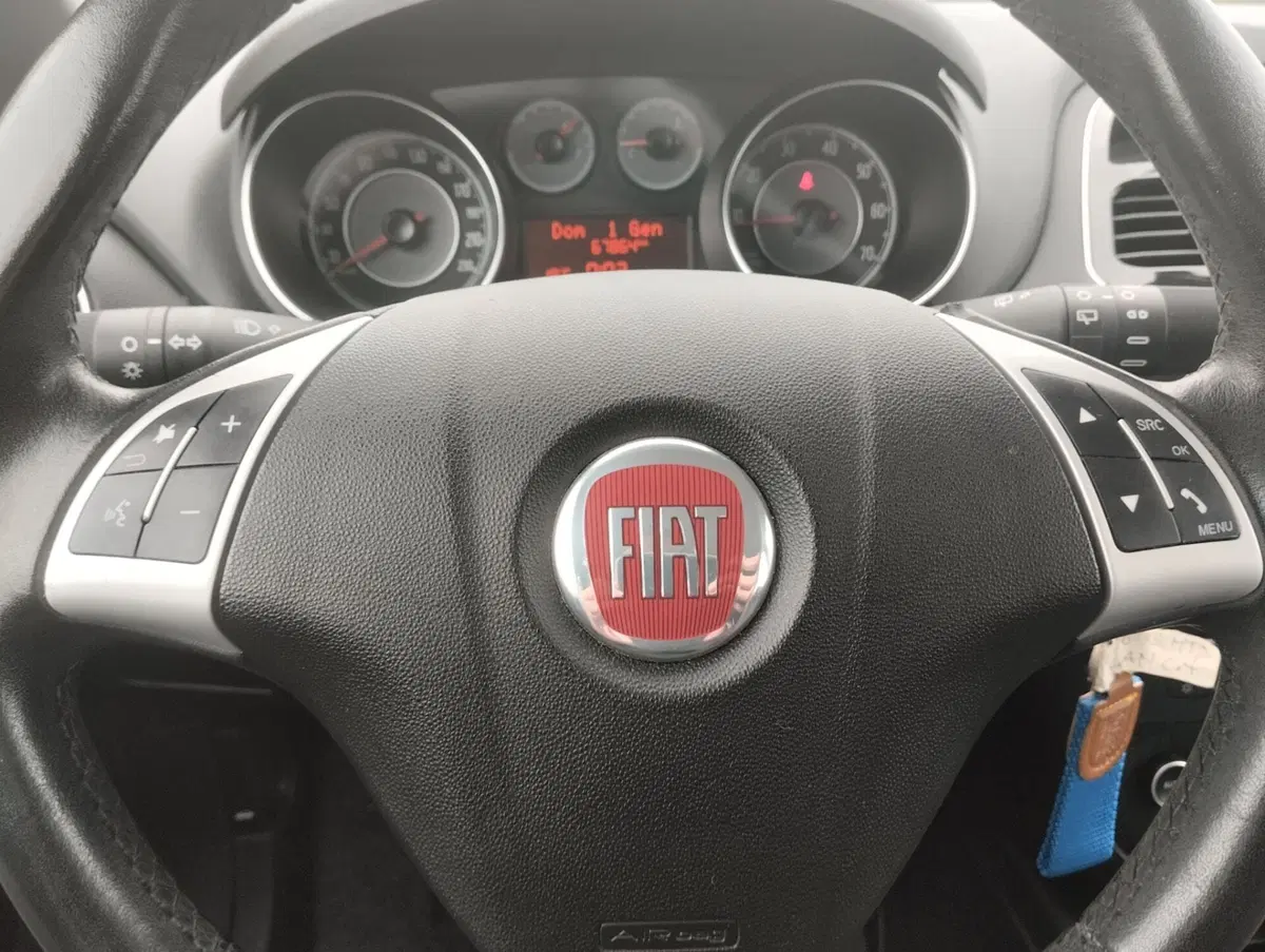 Fiat Punto usata a Asti (9)