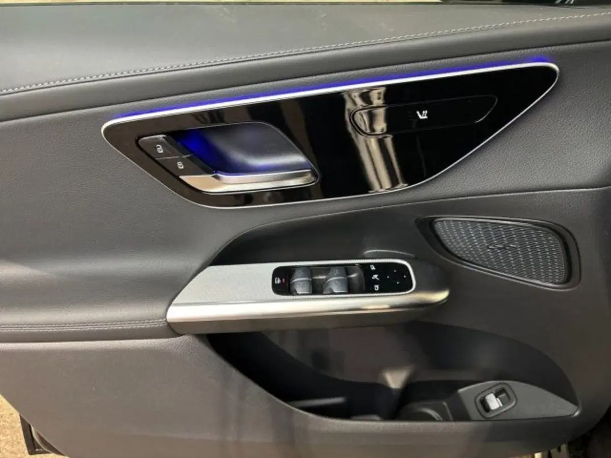Mercedes-Benz GLC nuova a Bologna (10)