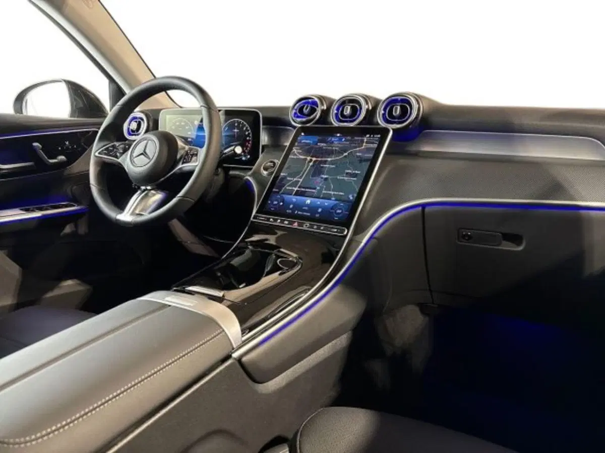Mercedes-Benz GLC nuova a Bologna (15)