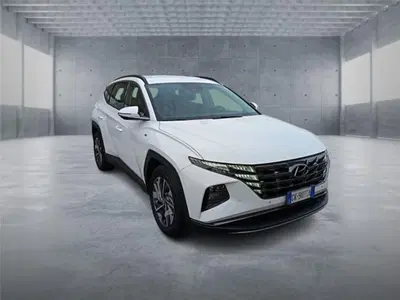 Hyundai Tucson 1.6 crdi 48V Xline 2wd dct del 2022 usata a Bari