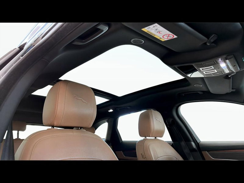 Jaguar F-Pace usata a Varese (14)