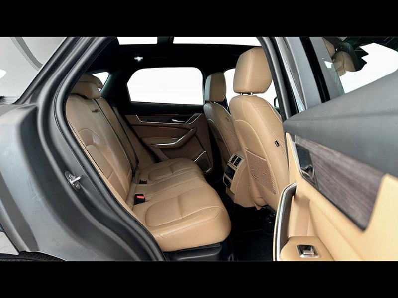 Jaguar F-Pace usata a Varese (5)