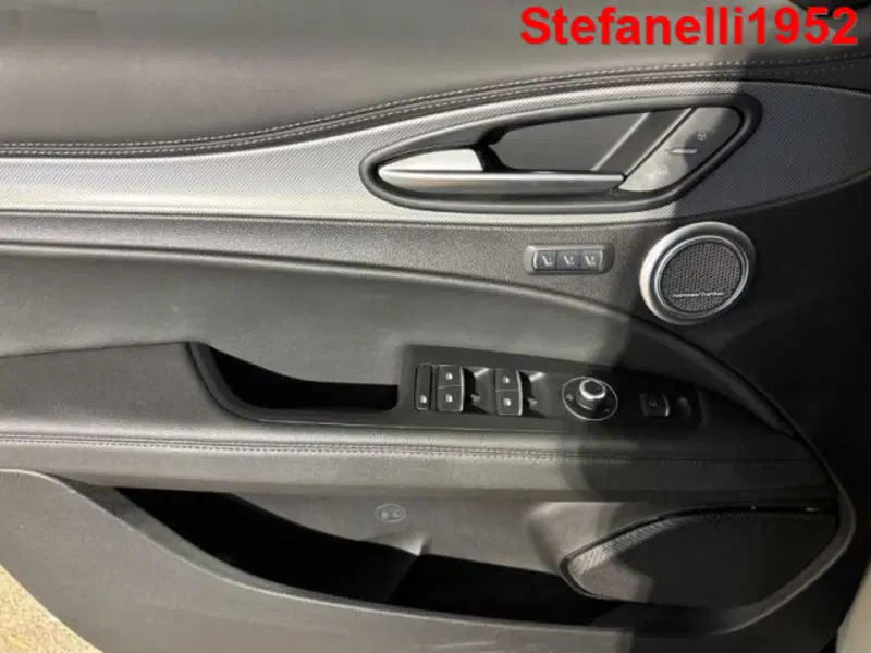 Alfa Romeo Stelvio usata a Bologna (10)