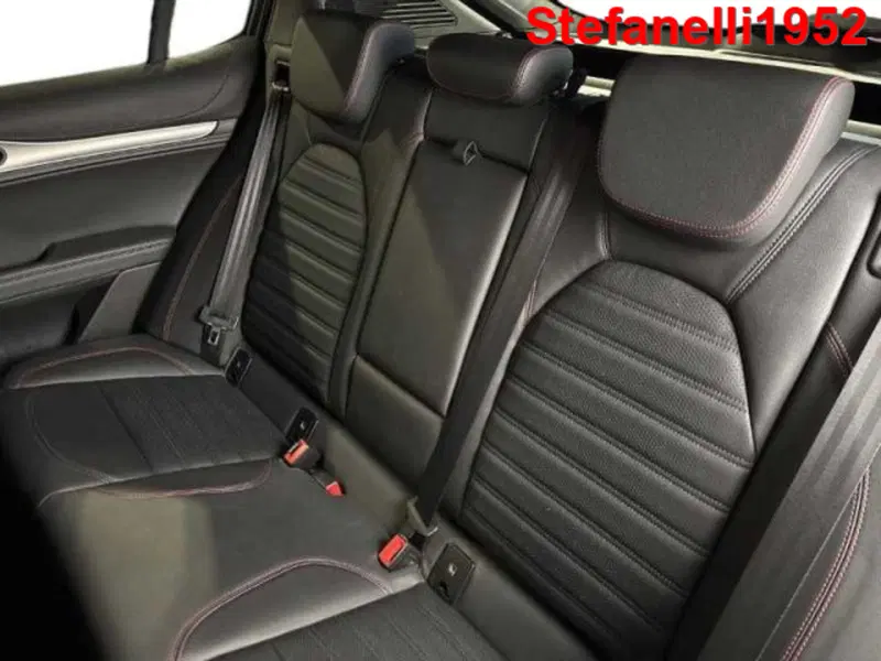 Alfa Romeo Stelvio usata a Bologna (9)