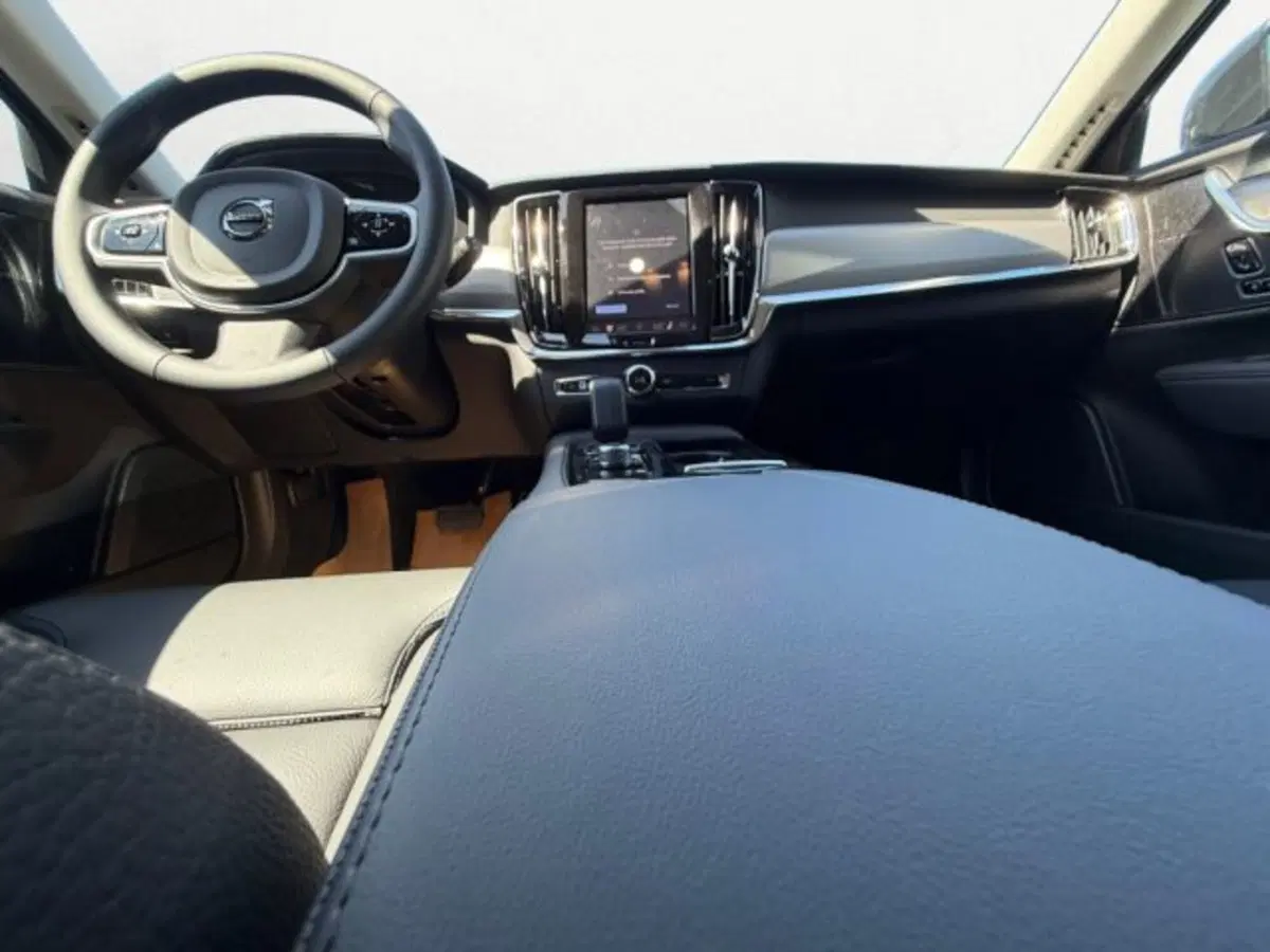 Volvo V90 nuova a Udine (9)