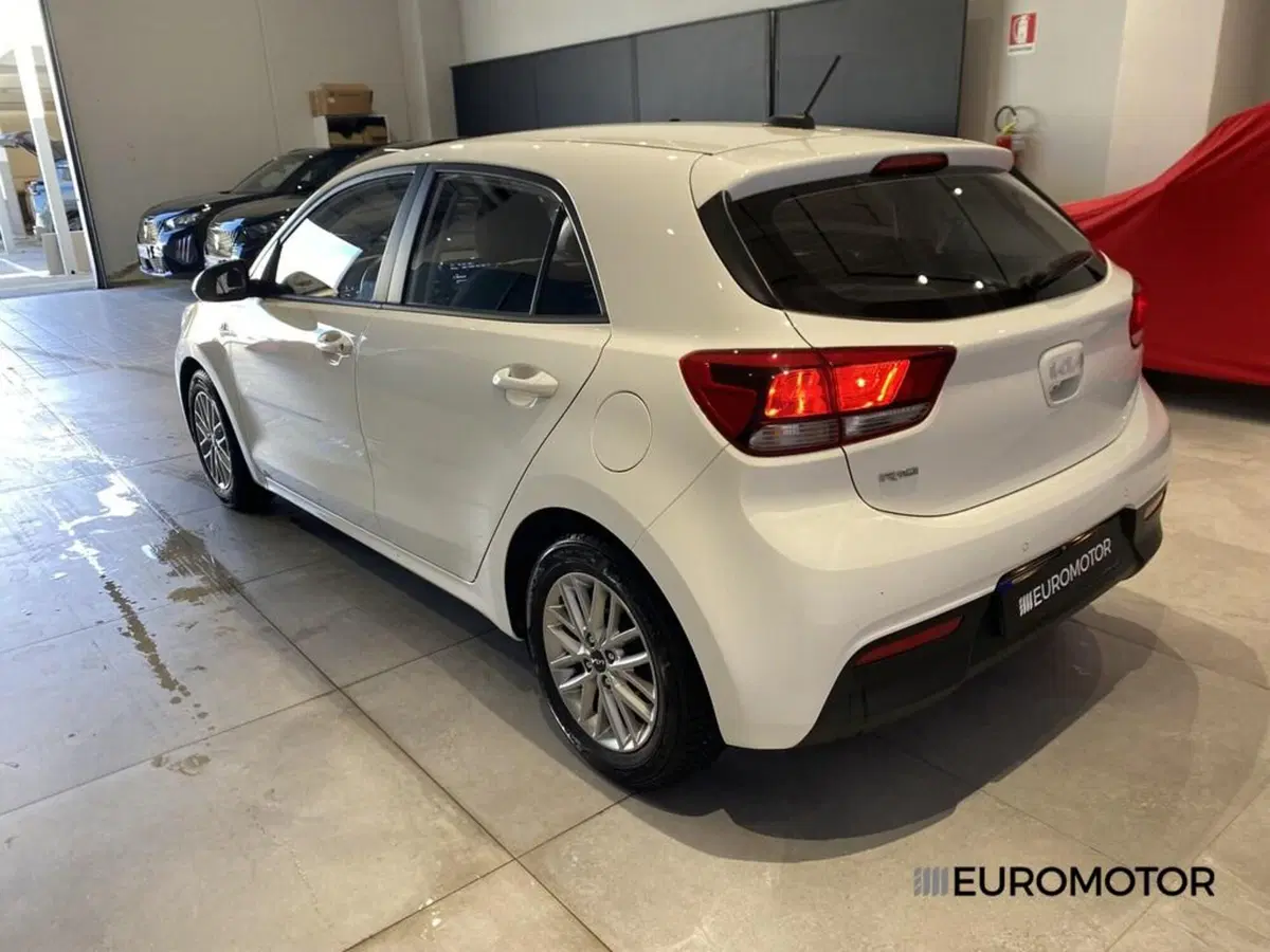 Kia Rio usata a Bari (10)