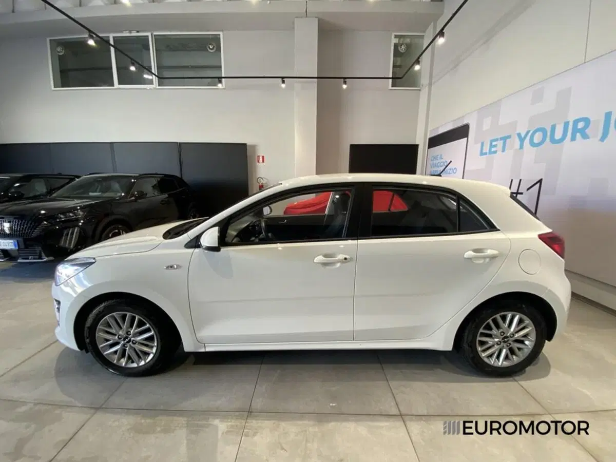 Kia Rio usata a Bari (11)