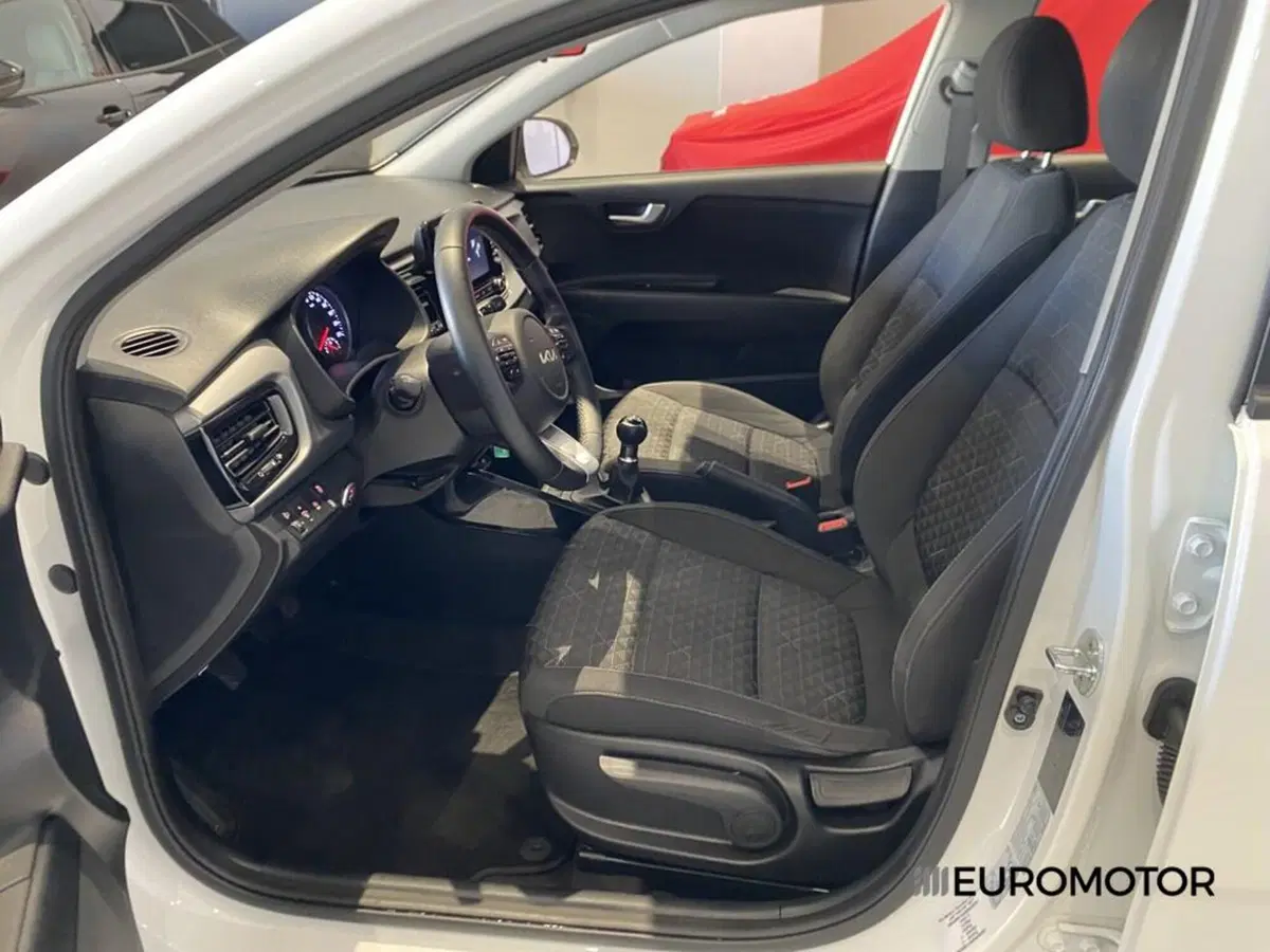 Kia Rio usata a Bari (14)