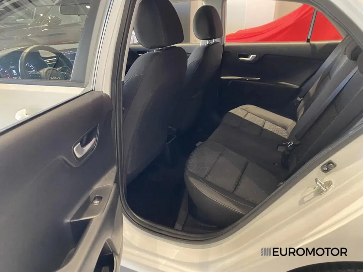 Kia Rio usata a Bari (15)