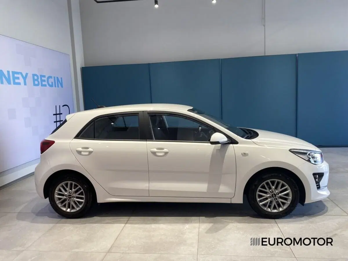 Kia Rio usata a Bari (7)