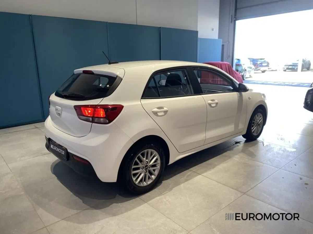 Kia Rio usata a Bari (8)
