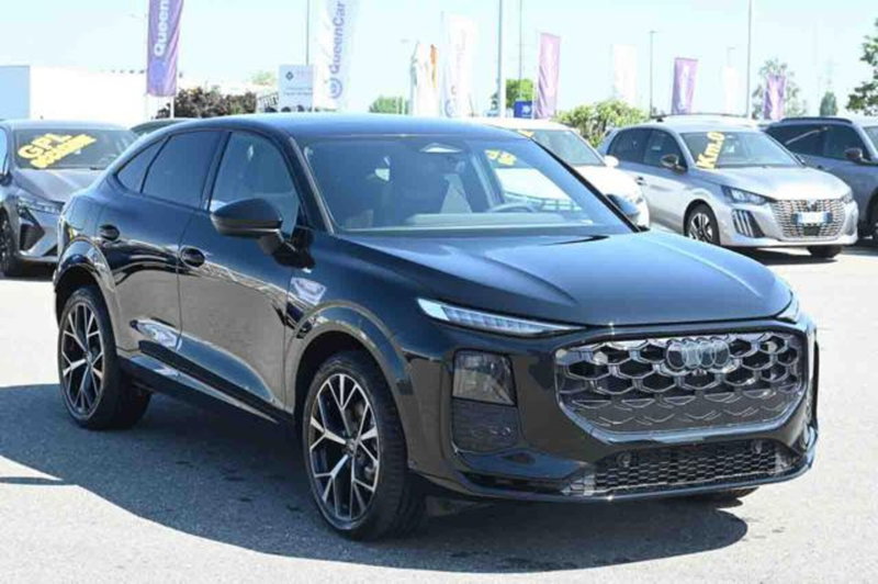 Audi Q3 Sportback nuova a Torino (2)