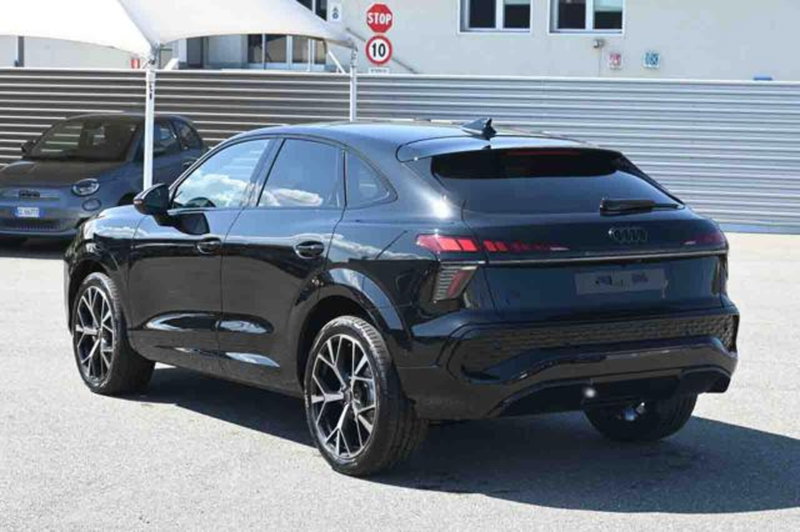 Audi Q3 Sportback nuova a Torino (4)