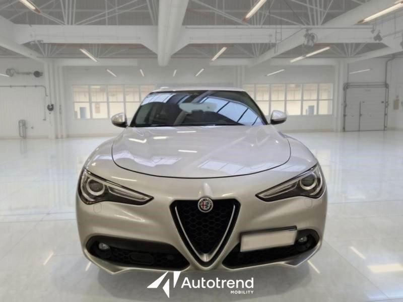 Alfa Romeo Stelvio usata a Bari (13)