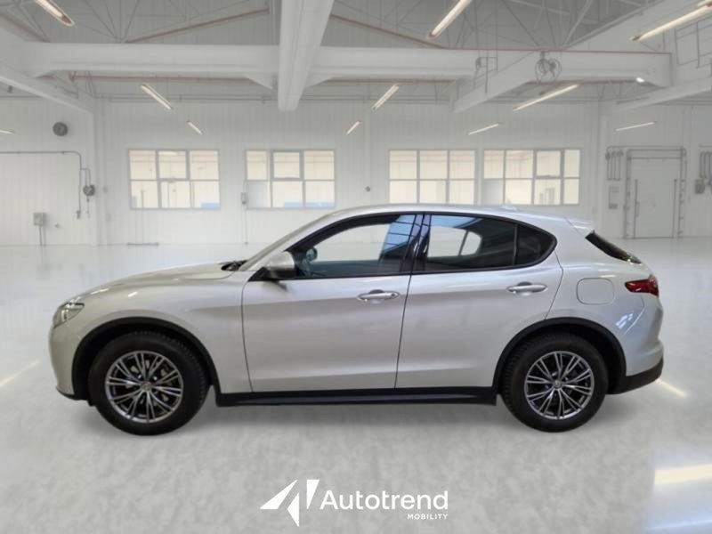 Alfa Romeo Stelvio usata a Bari (14)