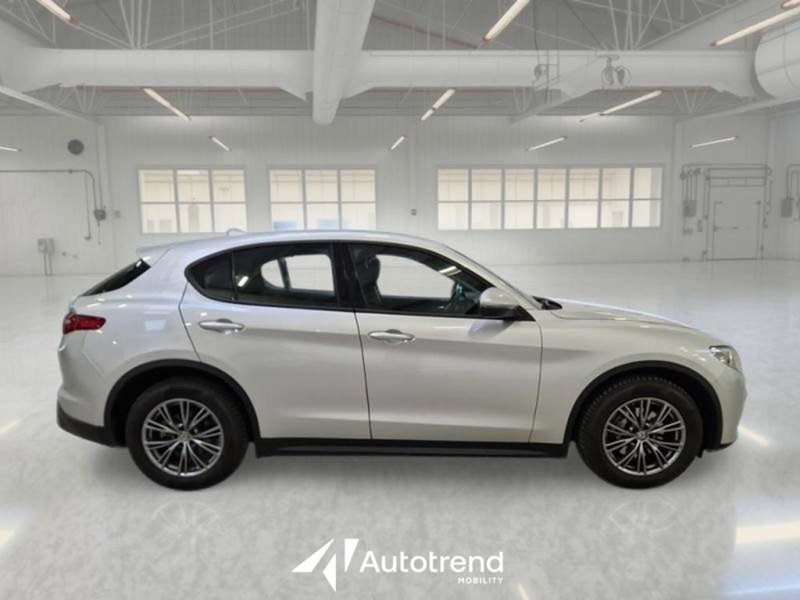 Alfa Romeo Stelvio usata a Bari (15)