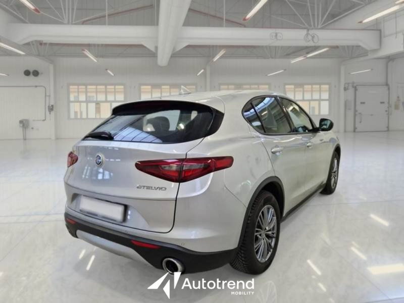 Alfa Romeo Stelvio usata a Bari (2)
