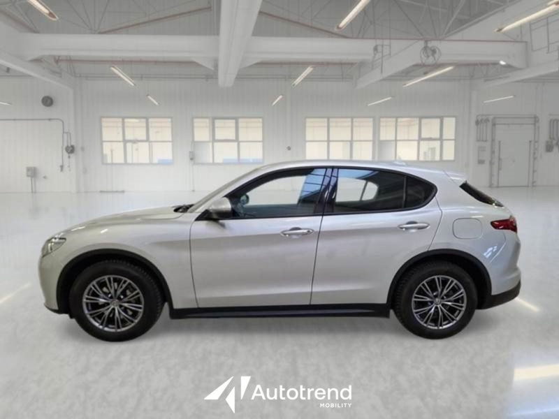 Alfa Romeo Stelvio usata a Bari (4)