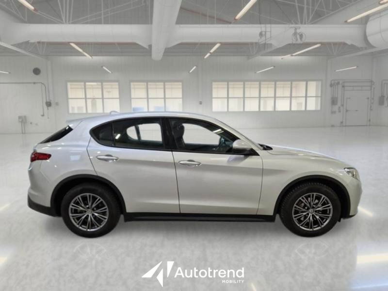 Alfa Romeo Stelvio usata a Bari (5)