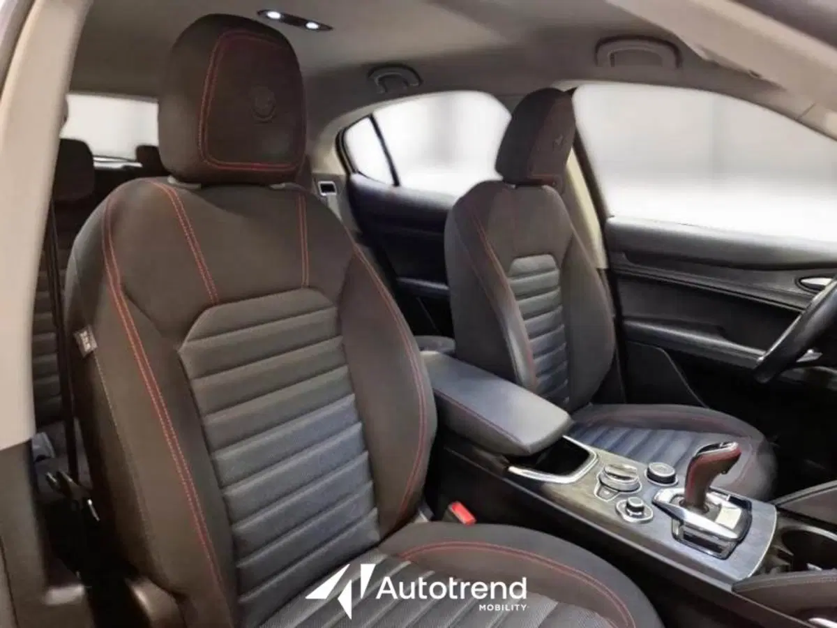 Alfa Romeo Stelvio usata a Bari (7)