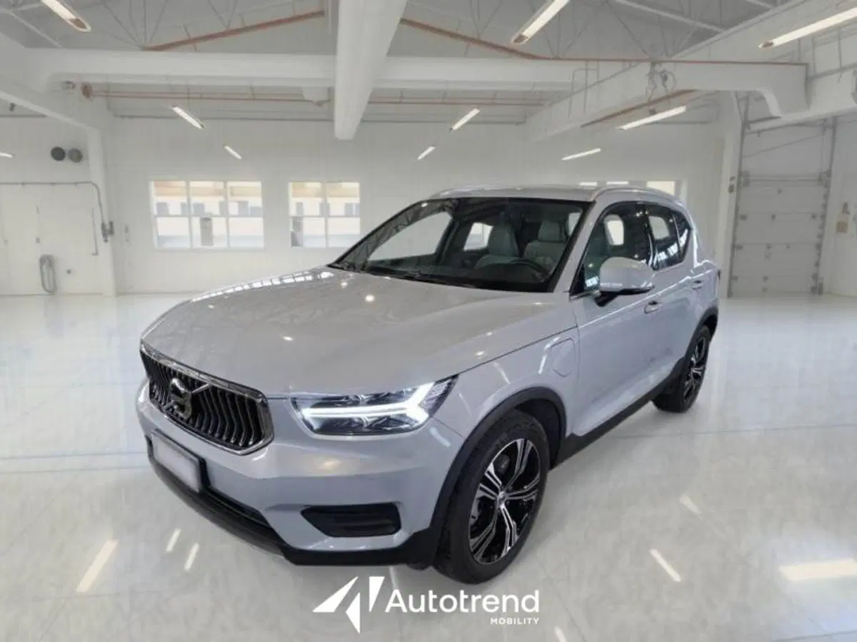 Volvo XC40 usata a Bari (11)