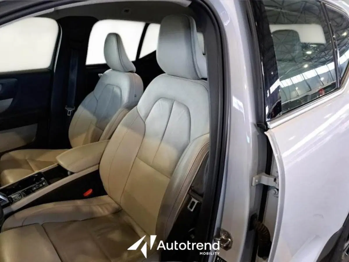 Volvo XC40 usata a Bari (6)