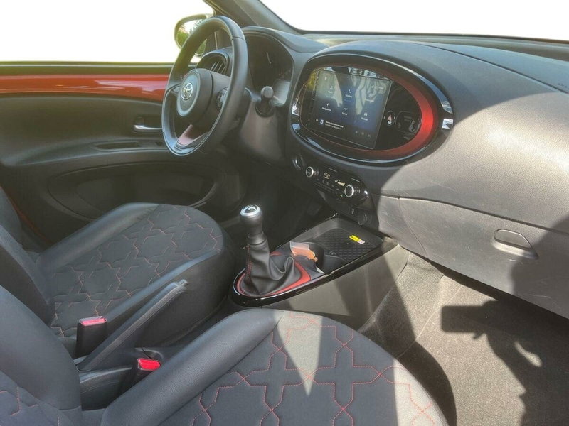 Toyota Aygo X usata a Lecco (13)