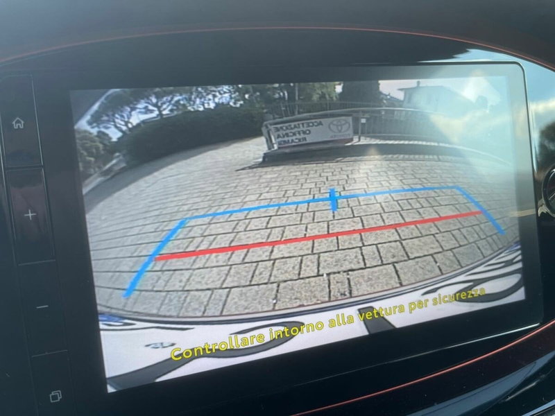 Toyota Aygo X usata a Lecco (16)