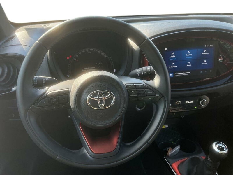 Toyota Aygo X usata a Lecco (8)