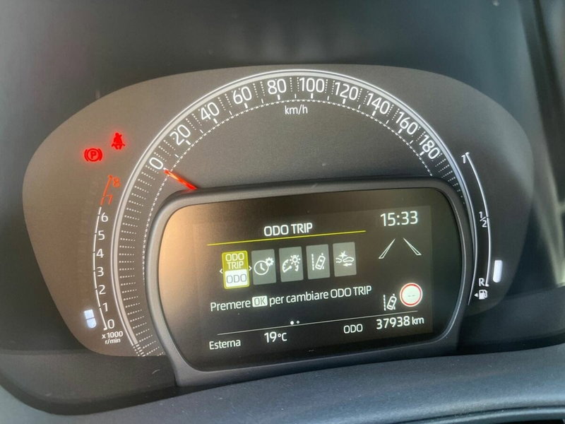 Toyota Aygo X usata a Lecco (9)