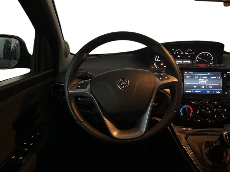 Lancia Ypsilon usata a Torino (10)