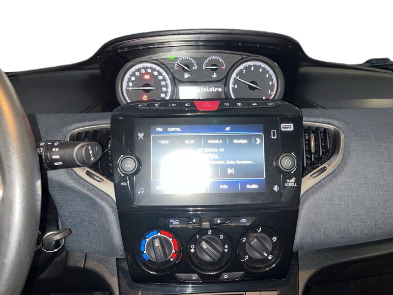 Lancia Ypsilon usata a Torino (11)
