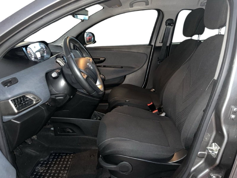 Lancia Ypsilon usata a Torino (8)