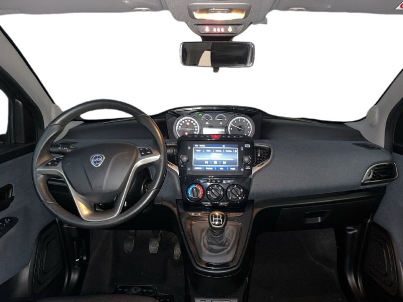 Lancia Ypsilon usata a Torino (9)
