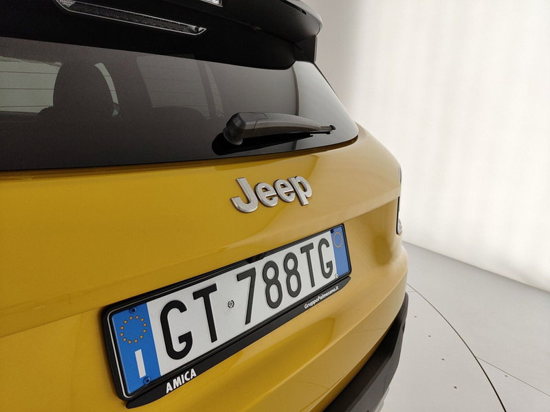 Jeep Avenger nuova a Caserta (10)