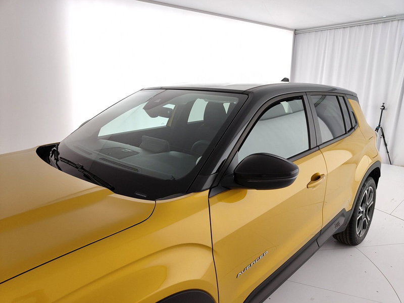 Jeep Avenger nuova a Caserta (14)