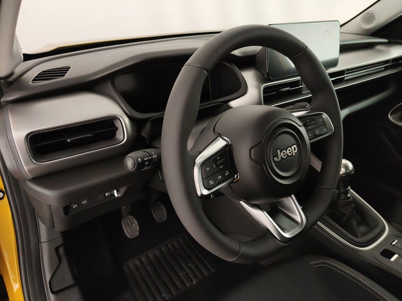 Jeep Avenger nuova a Caserta (19)