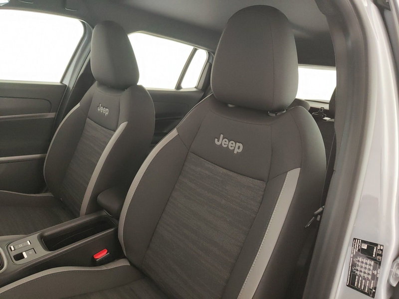 Jeep Avenger nuova a Caserta (17)