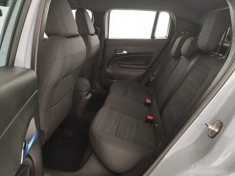 Jeep Avenger nuova a Caserta (18)