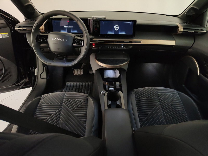 Lancia Ypsilon usata a Caserta (16)