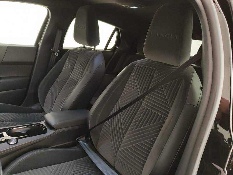 Lancia Ypsilon usata a Caserta (18)