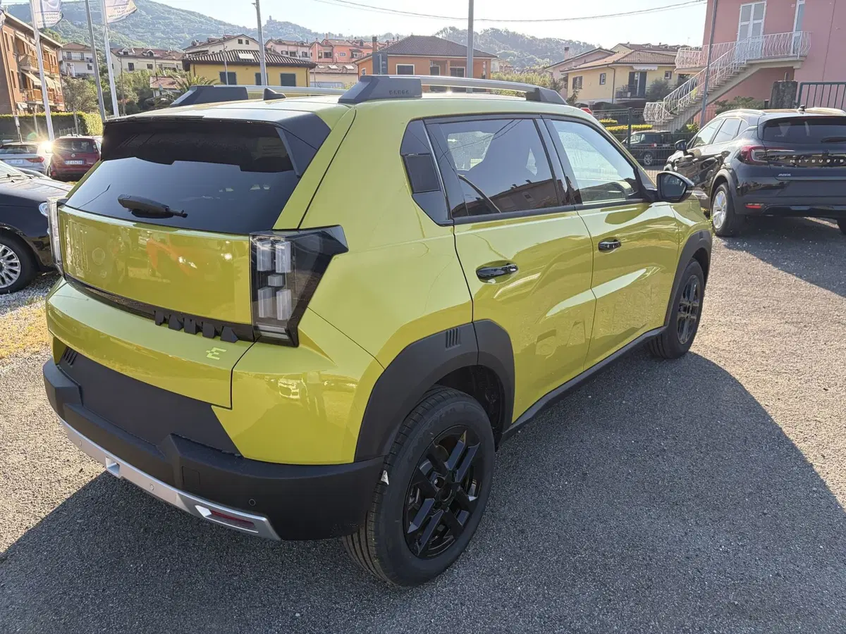 Fiat Grande Panda nuova a La Spezia (7)