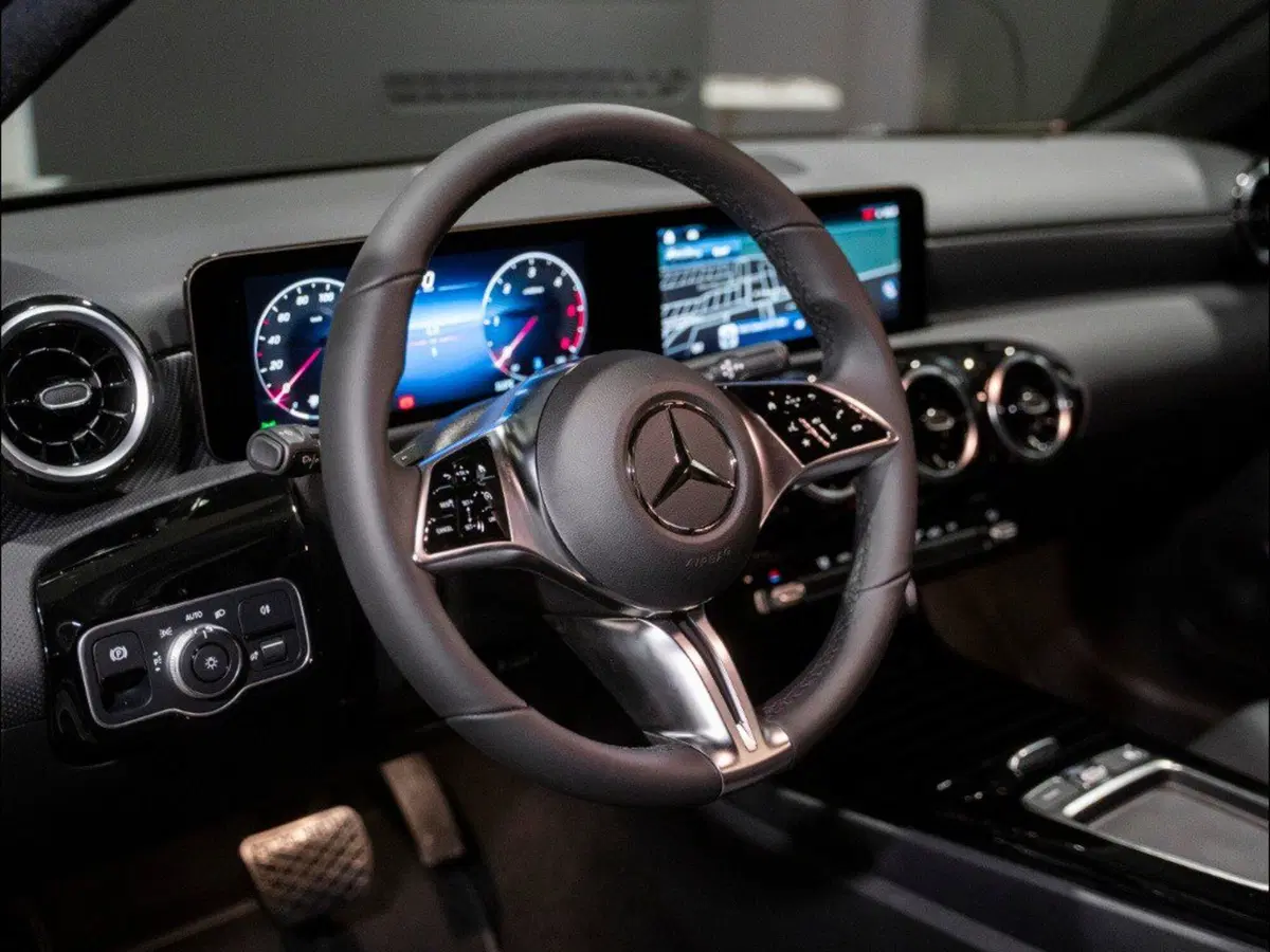 Mercedes-Benz Classe A nuova a Ancona (12)